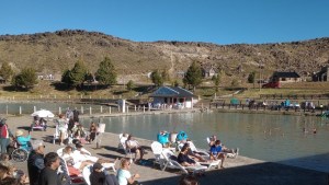 Verano en Caviahue Copahue: febrero arranca al pie del volcán con termas, deportes y meditación