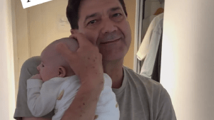 El tierno video del papá de Fernando Báez Sosa calmando a la bebé de Burlando