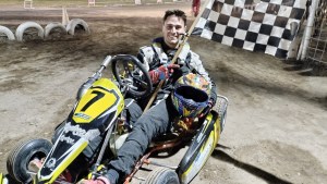 Ezequiel Tassile, campeón del nocturno de Karting Fórmula Reginense