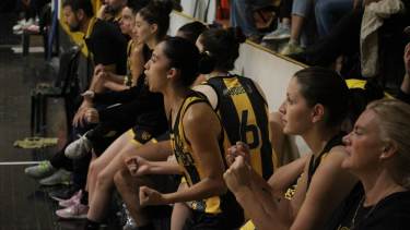 En un partido vibrante, las chicas de Pacífico dejaron todo pero se quedaron con bronca. Fotos: Javier Quiroga 