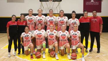 El plantel de Tomás de Rocamora de Concepción del Uruguay, que será rival de Obras. Fotos: Javier Quiroga 