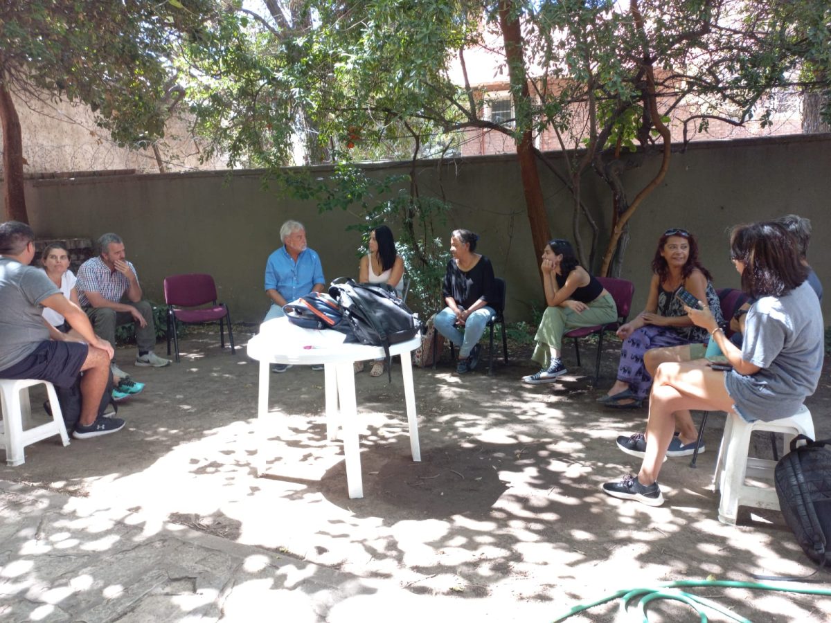 Familias de estudiantes y docentes se reunieron con Ricardo Riva el viernes. Foto: Facebook Defensoría del Pueblo