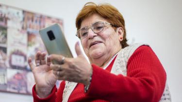 Los afiliados pueden acceder al carnet de jubilado de la obra social. Archivo-.