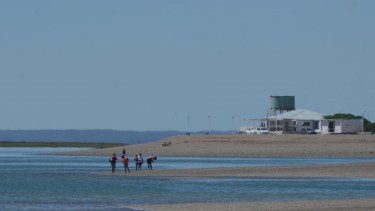 Es la playa elegida por los residentes y cada vez se acercan más turistas. Foto: Martín Brunella