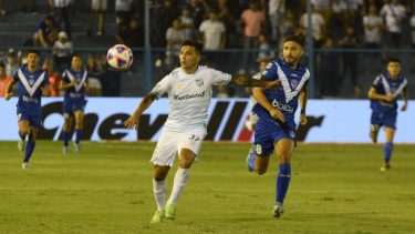 Atlético rescató un empate agónico ante Vélez.