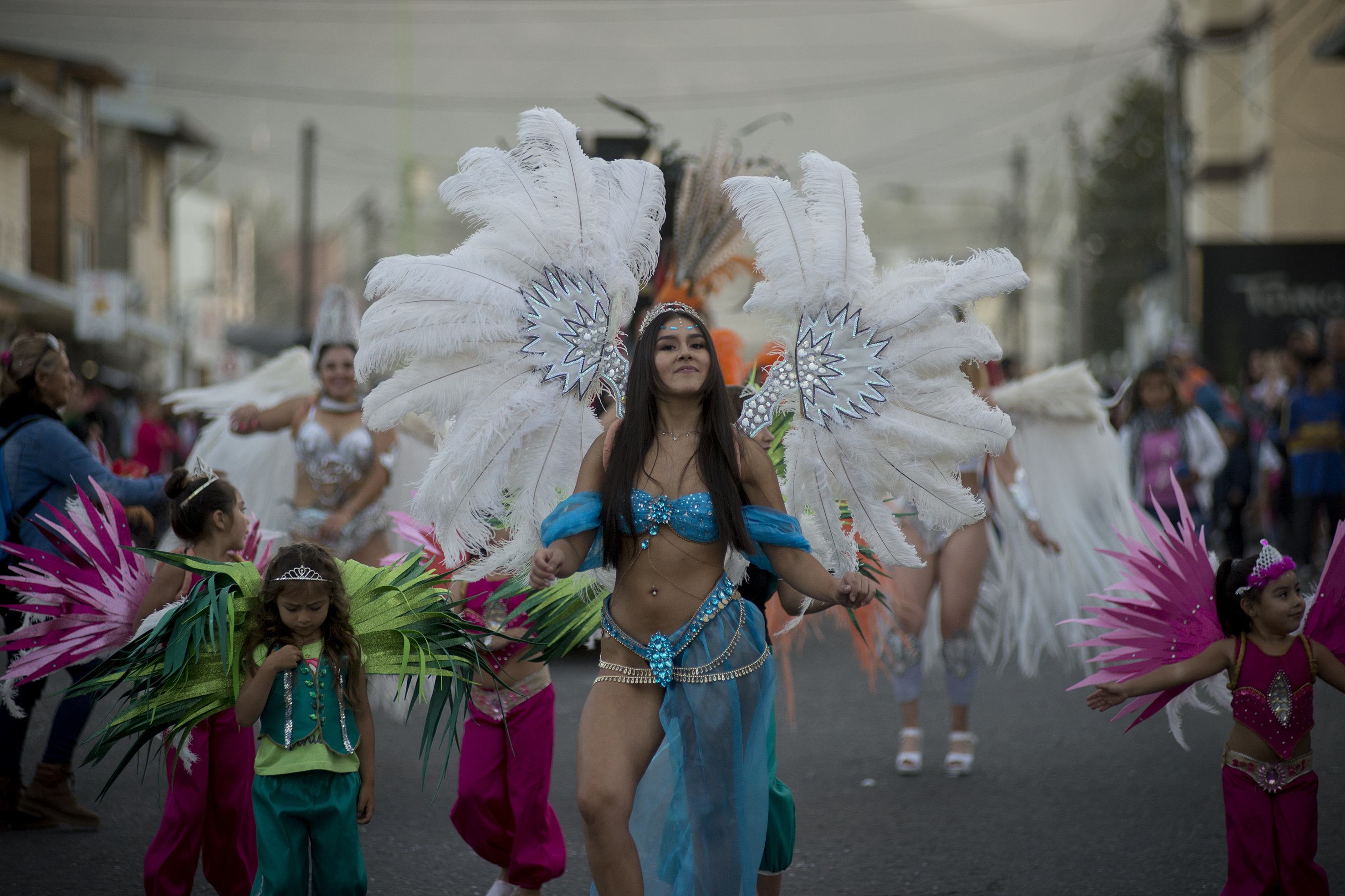 Hay agrupaciones del carnaval que ponen mucho esmero y trabajo en su indumentaria. Foto: Marcelo Martinez