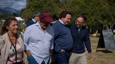 El candidato a gobernador de Juntos Somos Río Negro, Alberto Weretilneck, dejó definiciones políticas en su paso por la Expo Rural de Bariloche. Foto: Marcelo Martínez