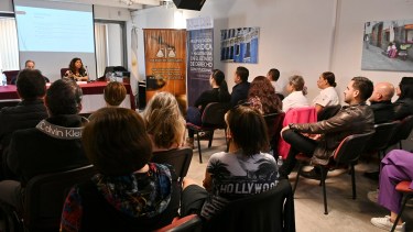 Los profesores Raquel Calvo y Jorge Douglas Price, en el seminario realizado en el Colegio de Abogados de Bariloche. (Foto: Chino Leiva)