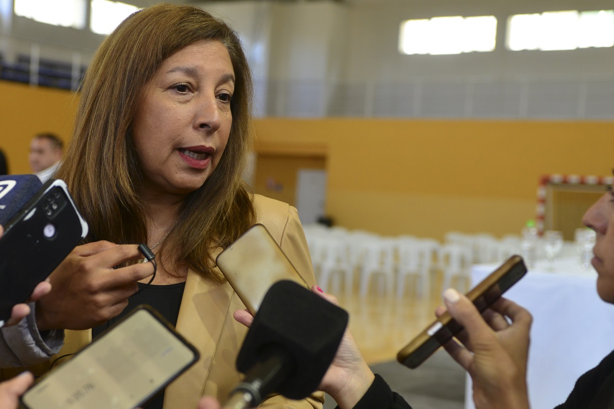 La gobernadora Arabela Carreras destacó el acuerdo que aceptó Unter y abrió la posibilidad de devolver algunos días de descuento. Archivo