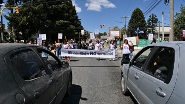 Docentes de Bariloche se  movilizaron en Onelli y Mascardi. Foto: Chino Leiva