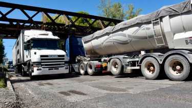 El tren de pasajero se suspendió en enero de 2022 por los choques al puente ferroviario 