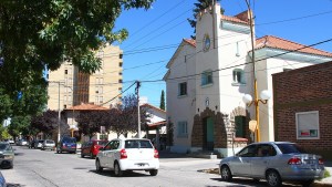 Atacaron con una bomba molotov un comercio en el centro de Regina