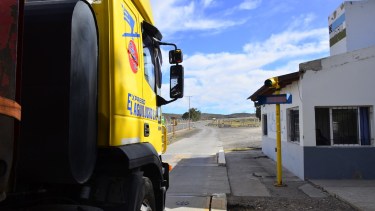 Desde hace algunos meses la balanza de control de pesos volvió a operarar en Chichinales. (Foto Néstor Salas)