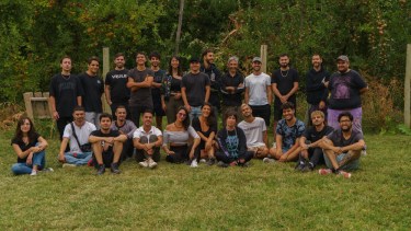 Happy together. Buena parte de los integrantes de este colectivo que busca darse un modelo sustentable y favorable al artista.