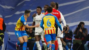 La tremenda patada de Gabriel Paulista a Vinicius en el triunfo de Real Madrid ante Valencia