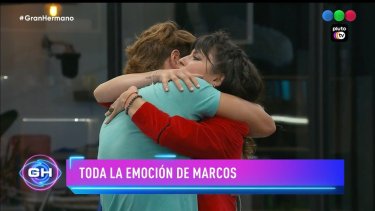 El abrazo entre Valentina y su hermano Marcos.