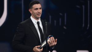 Dibu Martínez se quedó con el Premio The Best de FIFA: «Es algo muy lindo para mi carrera»