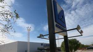 Las Grutas: Los cajeros del único supermercado del balneario están de paro