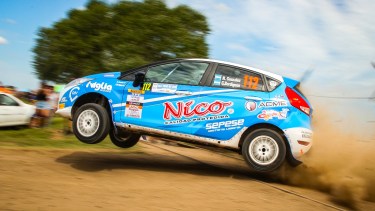 González festejó en el comienzo del Rally Argentino