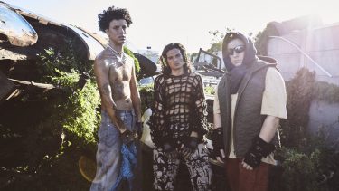 En “Las Flores Sangran” vertieron funk, electrónica y pop para dar con una canción groovera y fresca. (Foto: Toto Pons)