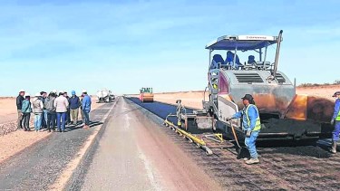 El año pasado la pavimentación de la ruta 67 marchaba a pleno. Tiene 19 kilómetros de longitud.