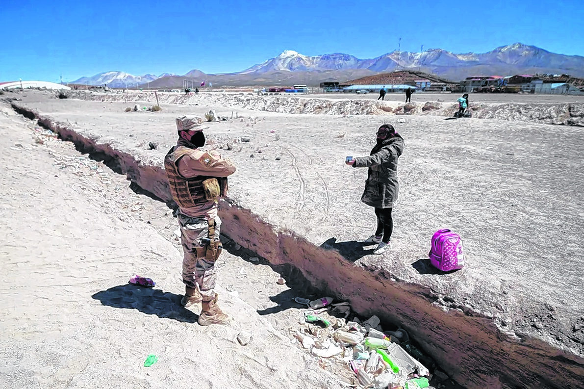 En casos extremos las Fuerzas Armadas podrán hacer uso de armas de fuego como última opción.