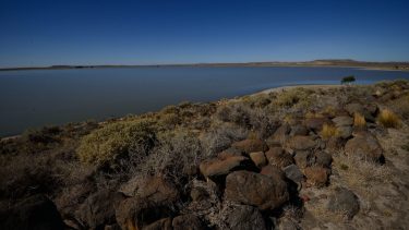 Cerca de Jacobacci, en Carrilaufquen Grande, ocurre la historia de Don Desiderio y su visión. 