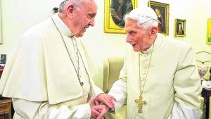 Una verdadera “guerra civil” se libra en el Vaticano