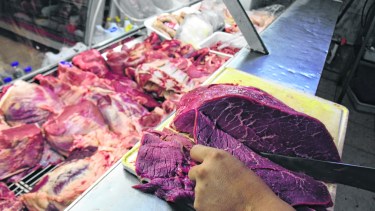 La carne, con subas del 30% a nivel nacional, es uno de los productos que fogonea la inflación.  Foto César Izza.