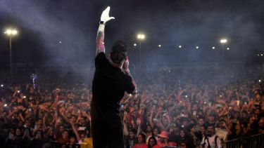 Durante las tres noche, unas 40.000 personas pasaron por el estadio municipal de Los Menucos. Foto: José Mellado. 