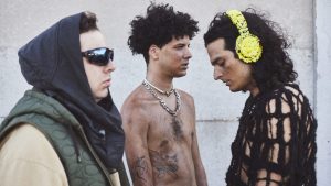 La banda Usted Señalemelo confirma su regreso con el nuevo single «La flores sangran»