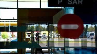 No podrá haber gente en situación de calle durmiendo en la Terminal de Omnibus de Neuquén (foto Archivo Matías Subat)