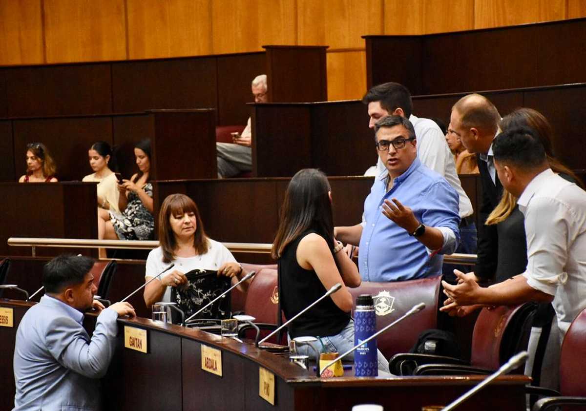 Los diputados del MPN y los que responden a Rolando Figueroa aprpobarán la deuda. Foto: archivo Matías Subat.