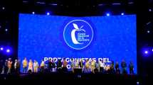 Imagen de Fiesta de la Manzana 2023: el reconocimiento a productores y trabajadores llenó de emoción el escenario mayor