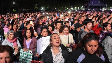 Calculan que serán miles los jóvenes que llegarán esta noche al predio manzanero. foto: Juan Thomes.