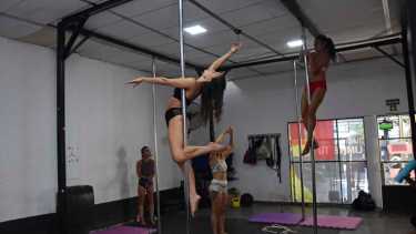 Pole Sport: la disciplina que desafía la gravedad y empodera a las personas en Roca