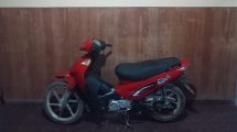 Imagen de Iba en una moto robada, intentó darse a la fuga y lo atraparon en Roca