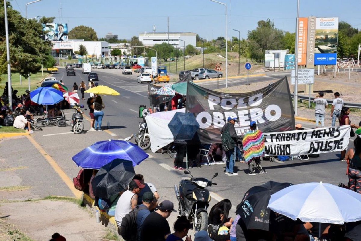 El corte de los puentes carreteros comenzó pasadas las 10 y se levantó a las 13. Foto: Matías Subat.