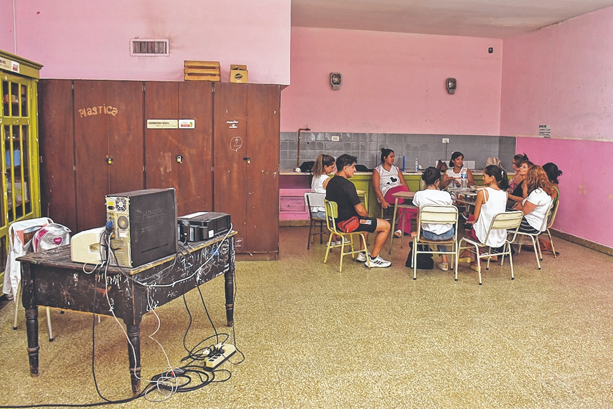 Educación buscaba acondicionar aulas en otro establecimiento. Foto Juan Thomes