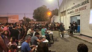 La necesidad por un oficio desbordó un colegio de Roca