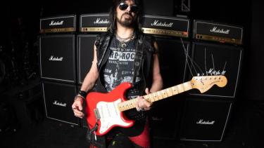 En 1985, tras su salida de V8, Walter Giardino armó Rata Blanca con un sonido heavy clásico.