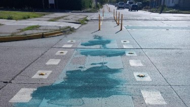 Se despintaron bicisendas y el municipio de Viedma le exigió la garantía a la empresa