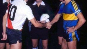 Historias del Fútbol: el día en que Deportivo Roca se enfrentó a Velez con dos íconos de la escena nacional