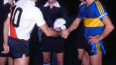 Historias del Fútbol: el día en que Deportivo Roca se enfrentó a Velez con dos íconos de la escena nacional