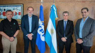 Avanza el proyecto de GNL: YPF y Petronas reservaron tierras en el puerto de Bahía