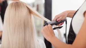 Anmat prohibió la venta de productos para alisar el pelo: enterate cuáles son