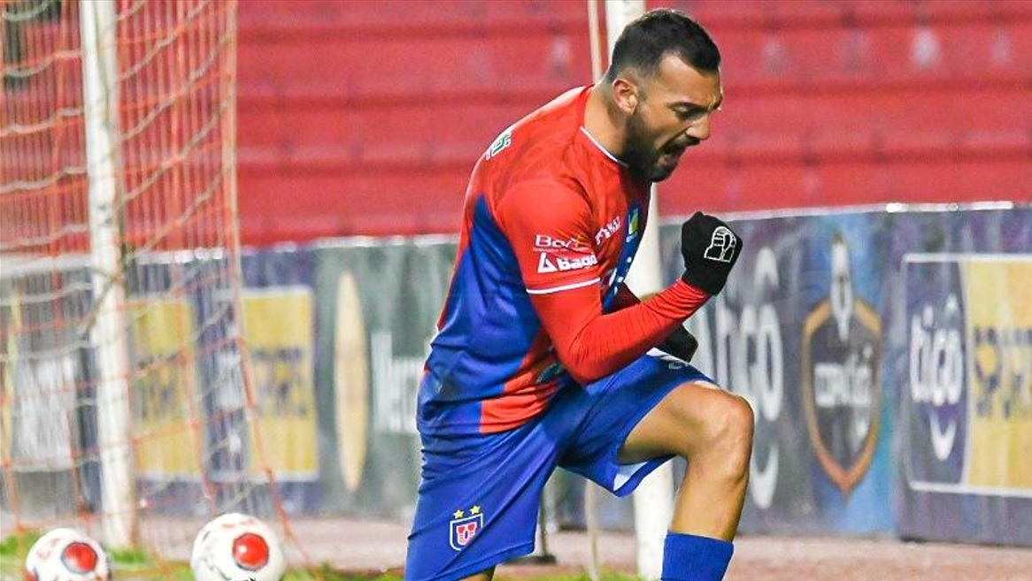 Ángel Prudencio viene de jugar en Universitario de Sucre. 