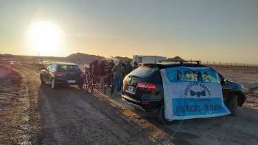 La protesta comenzó esta mañana en la planta de arena destinada a la actividad hidrocarburífera, en Allen. (foto: gentileza)