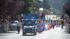 En un día de intenso calor, San Martín festejó su 125° aniversario con la presencia de Gutiérrez