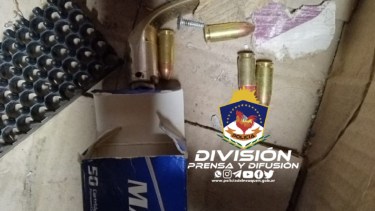 Lo demoraron con cocaína, armas y balas con fama de "perforar" chalecos policiales en Plottier